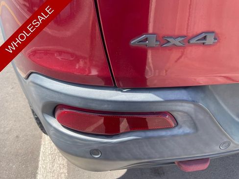 Used 2015 Jeep Cherokee Trailhawk w/ Comfort/Convenience Group AWD/4WD image 11