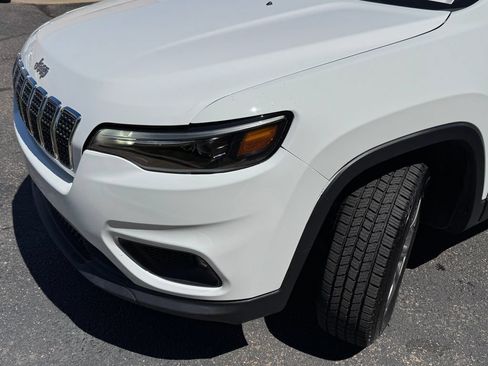 Used 2019 Jeep Cherokee Latitude Plus w/ Cold Weather Group AWD/4WD image 5