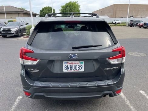 Used 2021 Subaru Forester Premium AWD/4WD image 4