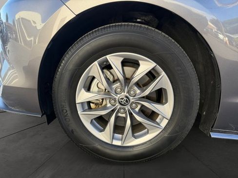 Used 2022 Toyota Sienna XLE FWD image 9