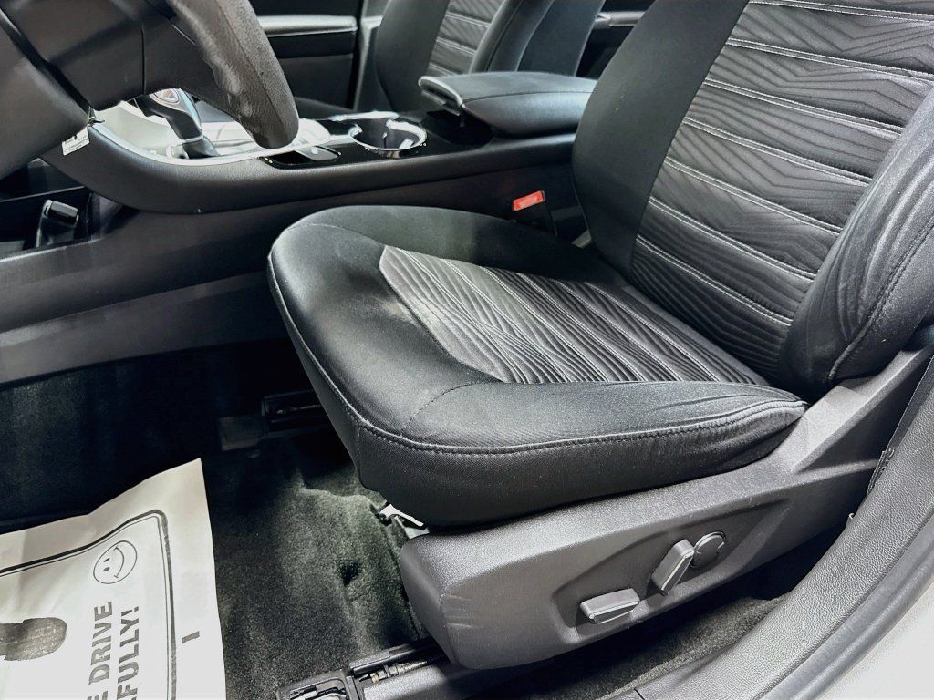 Used 2016 Ford Fusion SE FWD image 17