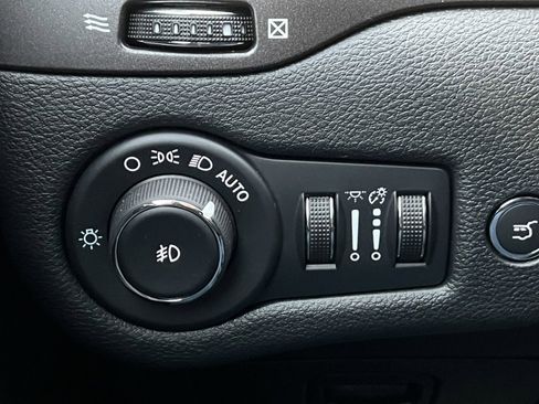 Used 2022 Jeep Cherokee Trailhawk w/ Comfort/Convenience Group image 19