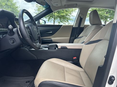 Used 2019 Lexus ES 300h w/ Premium Package FWD image 24