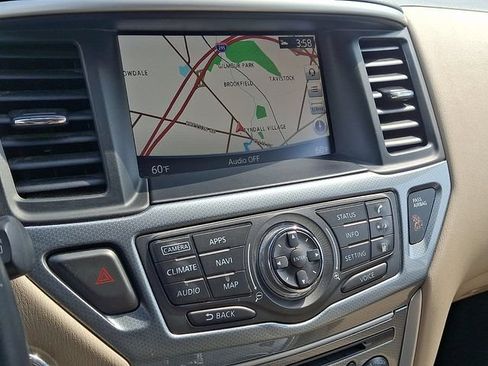 Used 2019 Nissan Pathfinder SL AWD/4WD image 16