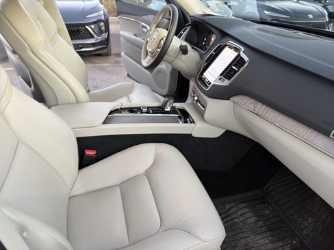 Used 2023 Volvo XC90 B6 Plus w/ Protection Package Premier image 12