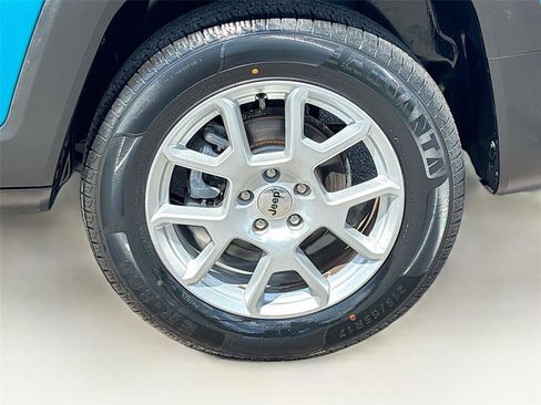 Used 2022 Jeep Renegade Latitude AWD/4WD image 30