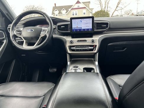 Certified 2022 Ford Explorer XLT w/ Equipment Group 202A image 18