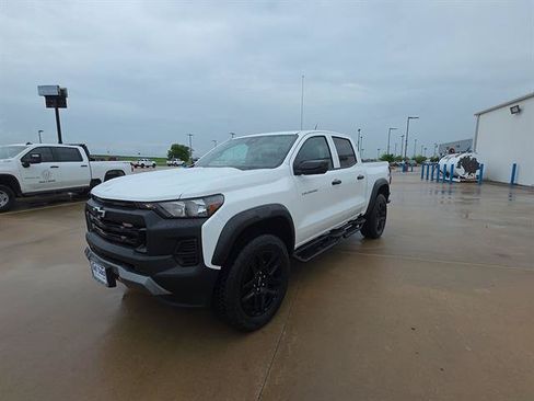 Used 2024 Chevrolet Colorado Trail Boss w/ Advanced Trailering Package AWD/4WD image 2