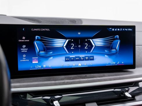 Certified 2024 BMW X7 xDrive40i w/ Executive Package image 27