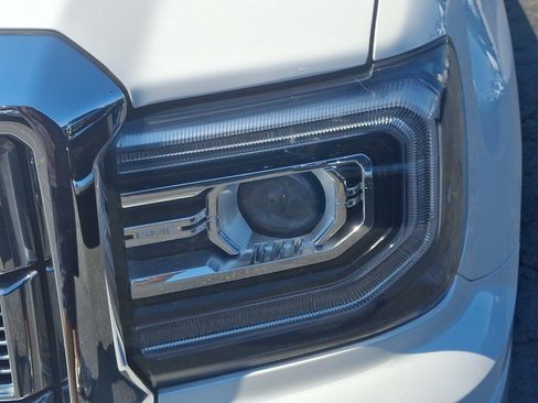 Used 2018 GMC Sierra 1500 Denali w/ Denali Ultimate Package AWD/4WD image 9
