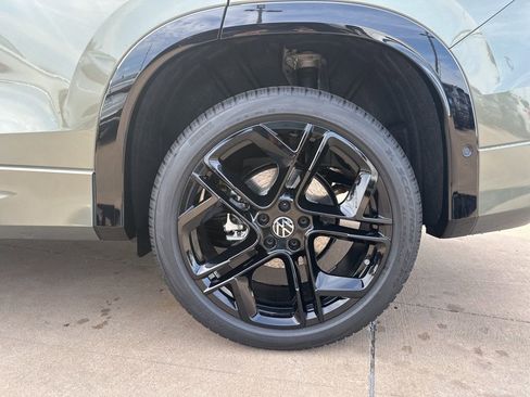 New 2026 Volkswagen Tiguan SE R-Line AWD/4WD image 9