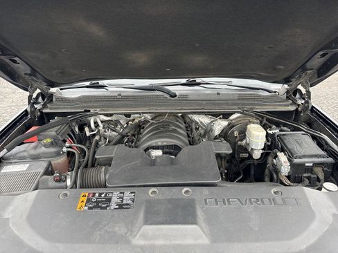 Used 2018 Chevrolet Suburban LT w/ Z71 Midnight Edition image 17