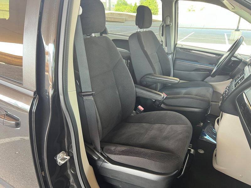 Used 2018 Dodge Grand Caravan SE w/ UConnect Hands-Free Group FWD image 30