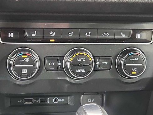 Used 2019 Volkswagen Tiguan SE image 20