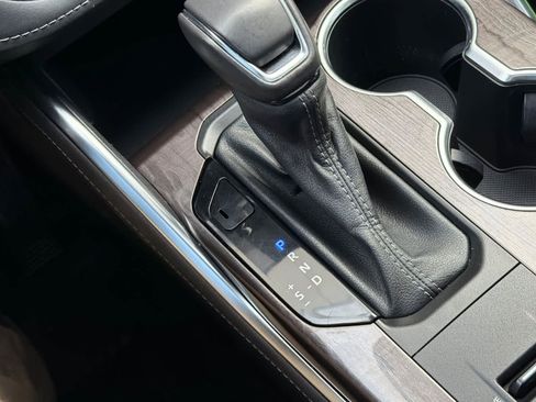 Used 2023 Toyota Highlander Limited image 24