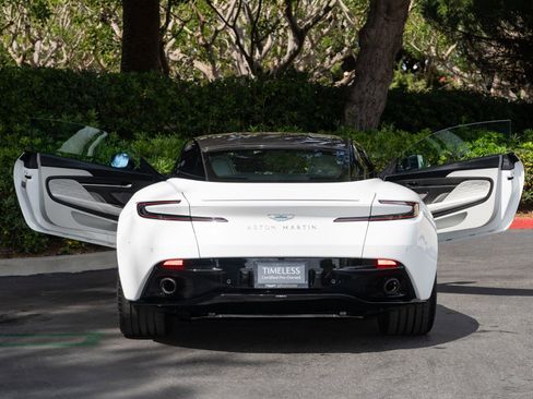 Used 2024 Aston Martin DB12 image 7