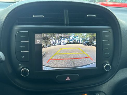 Used 2025 Kia Soul LX w/ LX Technology Package FWD image 21