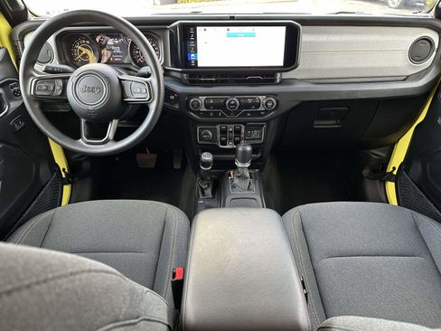 Used 2024 Jeep Gladiator Sport image 13