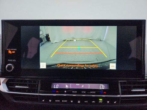 Used 2025 Toyota Sienna Limited FWD image 21