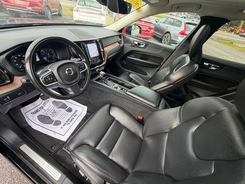 Used 2019 Volvo XC60 T6 Momentum w/ Multimedia Package AWD/4WD image 24