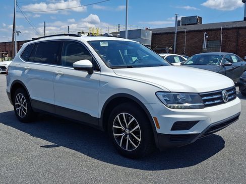 Used 2019 Volkswagen Tiguan SE w/ Panoramic Sunroof Package AWD/4WD image 3