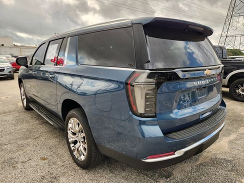 Used 2025 Chevrolet Suburban LT w/ Comfort Package image 4