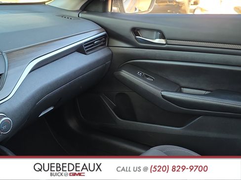 Used 2024 Nissan Altima 2.5 SV FWD image 22