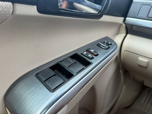 Used 2012 Toyota Camry XLE w/ Convenience Pkg FWD image 21