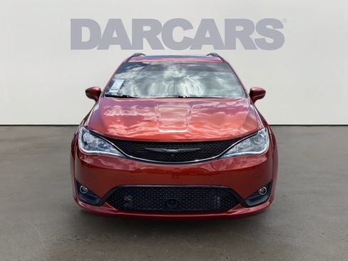 Used 2018 Chrysler Pacifica Limited w/ Advanced Safetytec Group FWD image 2