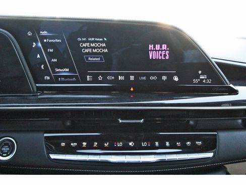 Used 2023 Cadillac Escalade Premium Luxury image 21