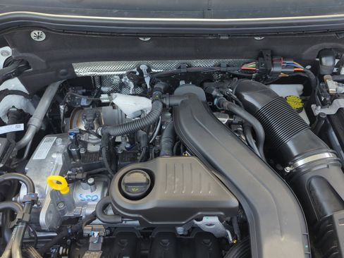 New 2026 Volkswagen Taos SE image 21