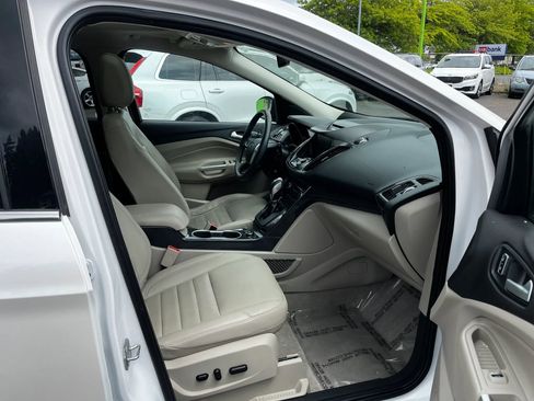 Used 2015 Ford Escape Titanium w/ Equipment Group 301A AWD/4WD image 16