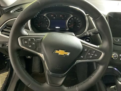 Used 2017 Chevrolet Malibu LT image 16