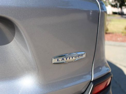 Used 2020 Jeep Cherokee Latitude FWD image 42