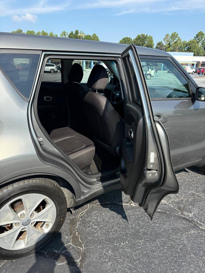 Used 2016 Kia Soul FWD image 14