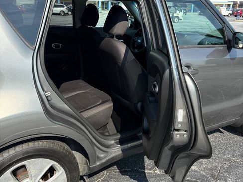 Used 2016 Kia Soul FWD image 14