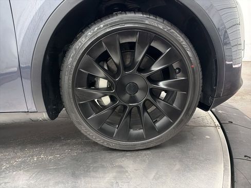 Used 2023 Tesla Model Y 2WD image 9