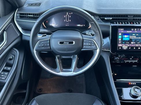 Used 2021 Jeep Grand Cherokee L Laredo image 17