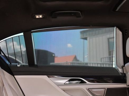 Used 2022 BMW 740i w/ Luxury Rear Seating Package RWD image 26