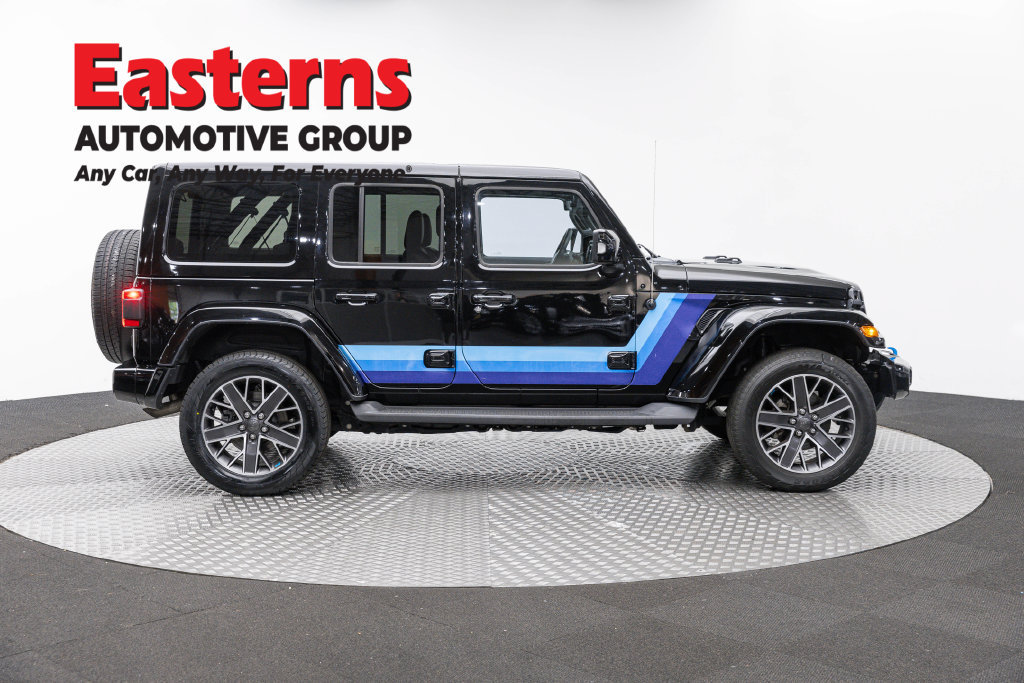 Used 2023 Jeep Wrangler Unlimited Sahara AWD/4WD image 5