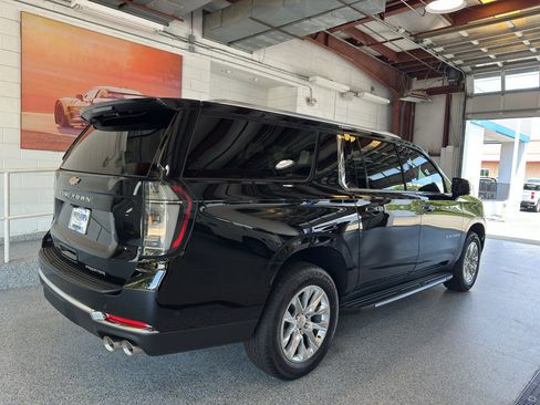 New 2025 Chevrolet Suburban Premier image 3
