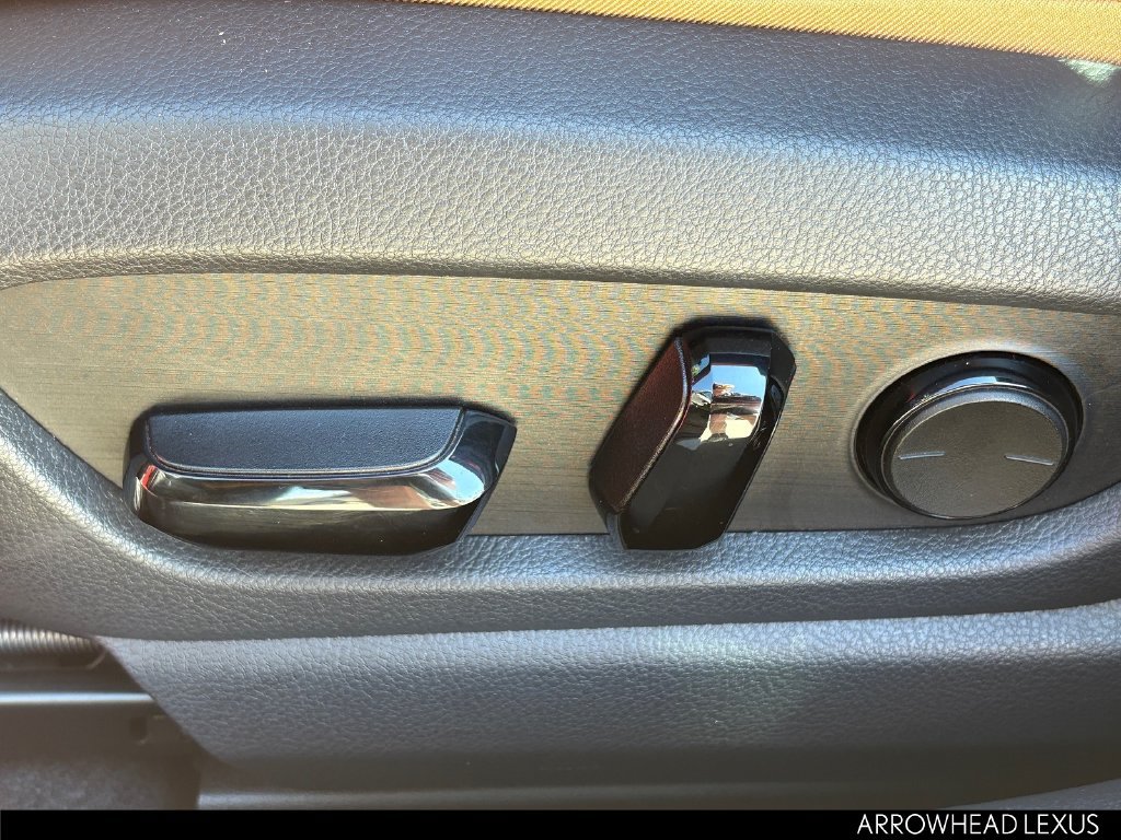 Used 2025 Lexus UX 300h FWD w/ Accessory Package (Z2) image 32