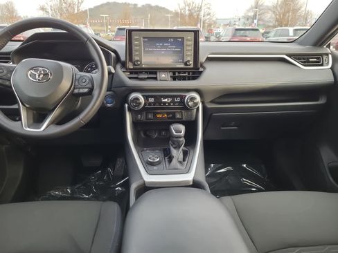Used 2022 Toyota RAV4 SE image 18