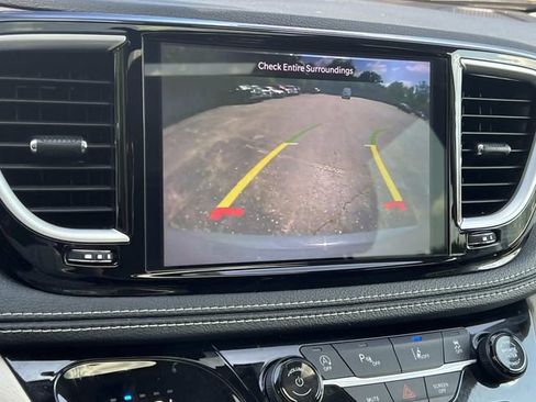 Used 2023 Chrysler Pacifica Limited FWD image 24