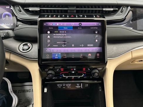 Used 2022 Jeep Grand Cherokee L Limited image 26