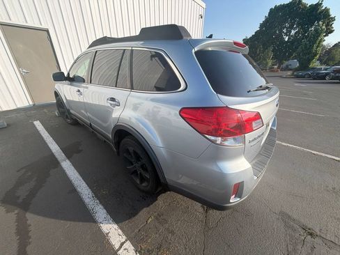 Used 2014 Subaru Outback 2.5i Limited AWD/4WD image 5