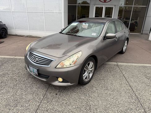 Used 2010 INFINITI G37 Journey w/ Premium Pkg RWD image 2