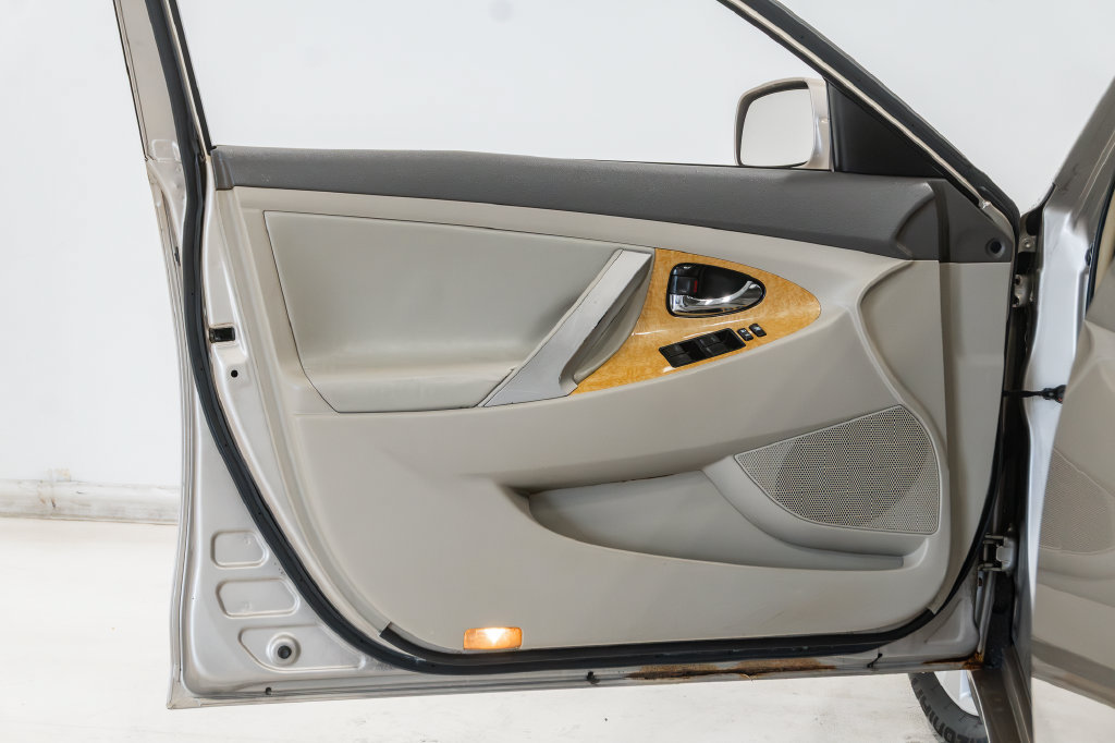 Used 2007 Toyota Camry XLE FWD image 7