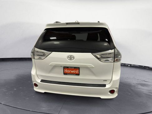 Used 2018 Toyota Sienna SE Premium FWD image 8
