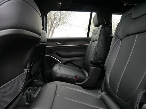 New 2026 Jeep Grand Cherokee L Limited AWD/4WD image 10